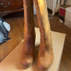 Timberland women’s heeled boots (tan)